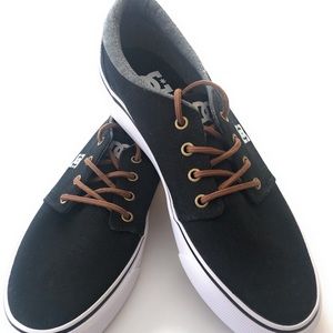 DC Skateboard Shoes. Brand New w/o Box $55 Size 8M
